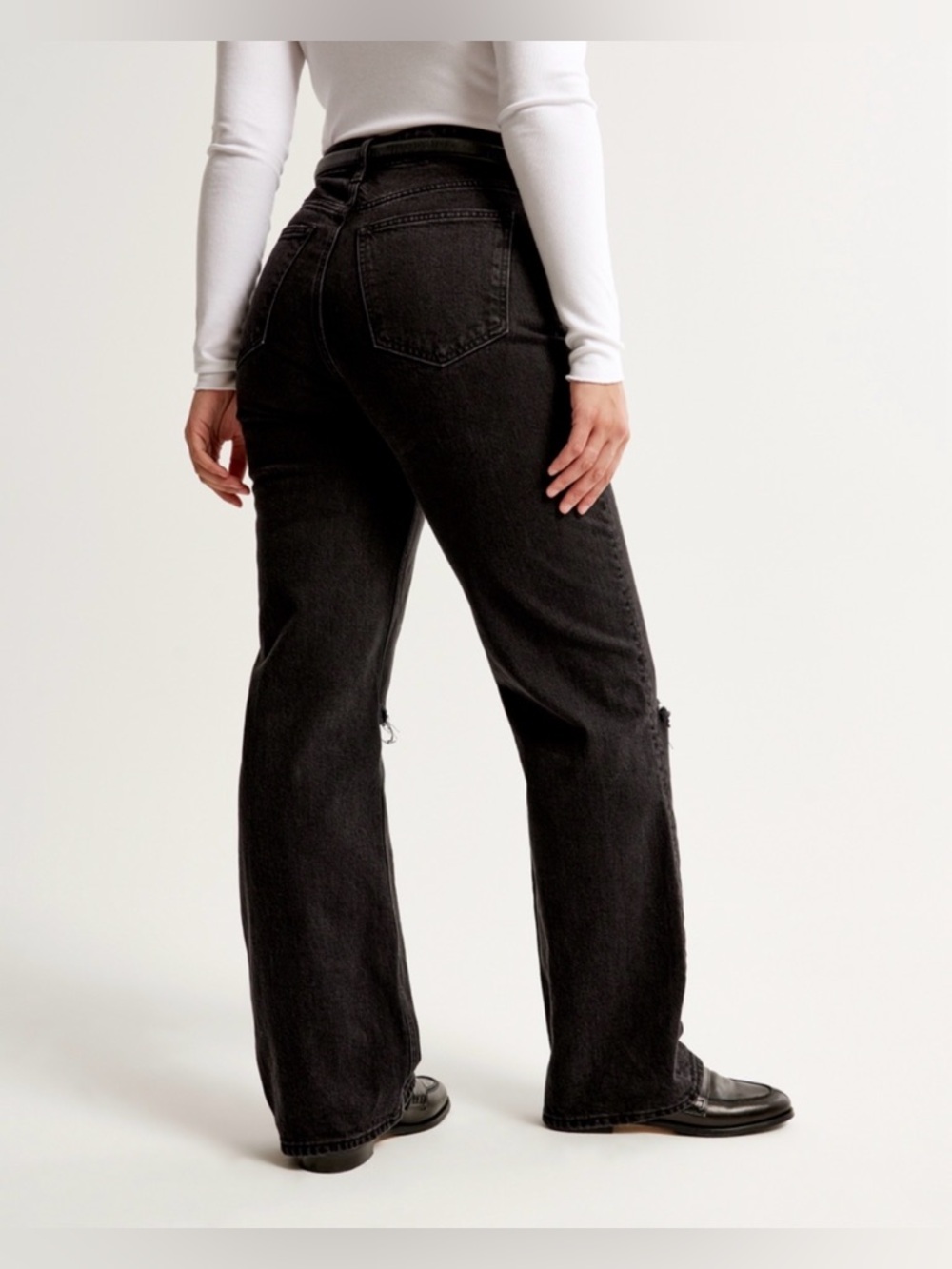 Abercrombie Women’s Distressed 90s High Rise Relaxed Black Jeans - Picture 2 of 8